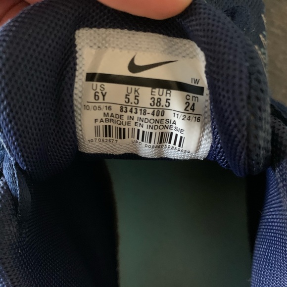 $45🔥Nike boys shoes size 6Y or 38.5 European size - Picture 6 of 6